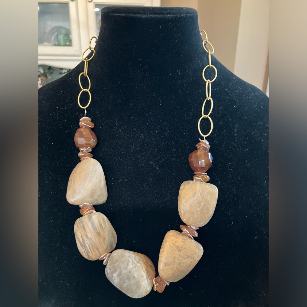ARTISAN Necklace Stone and Keshi Pearl Necklace Chunky Natural Gold Tone Chain